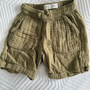 Zara shorts light green